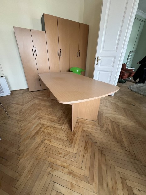 Falco irodabútorok egyben