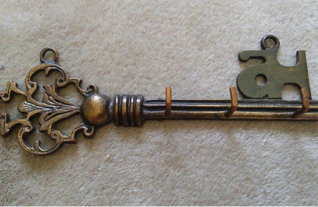 Fali bronz kulcstart fm 18,7 cm kulcs tart