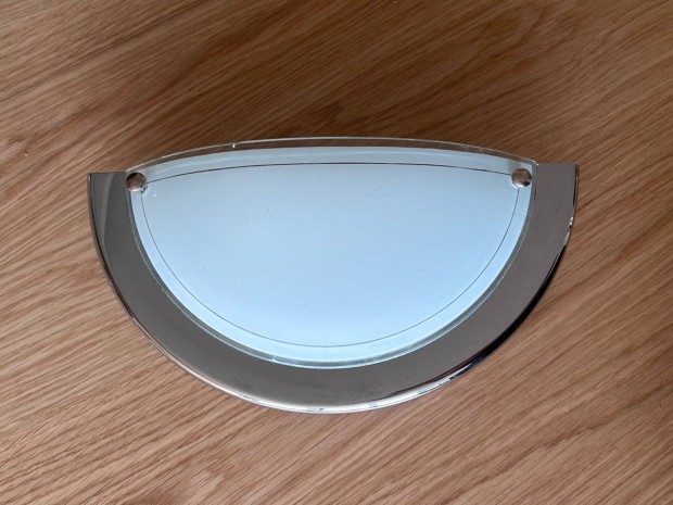 Fali f�lk�r alak� l�mpa izz�val