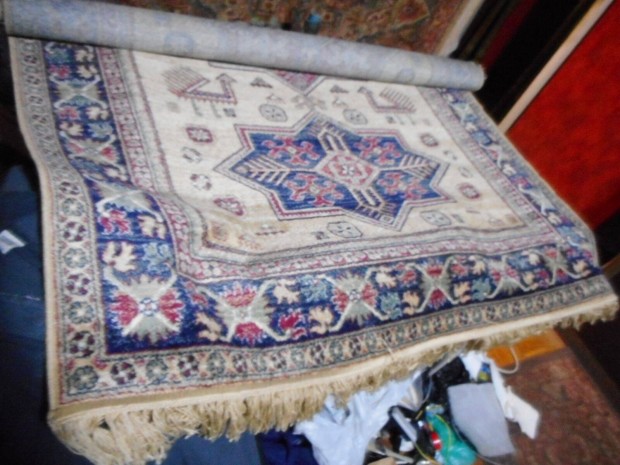 Fali k�rpitnak val� sz�nyeg