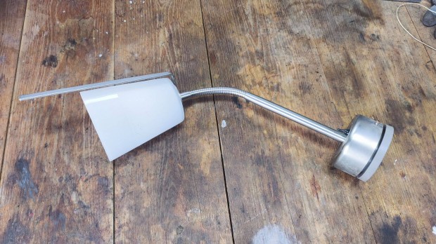 Fali olvas�l�mpa