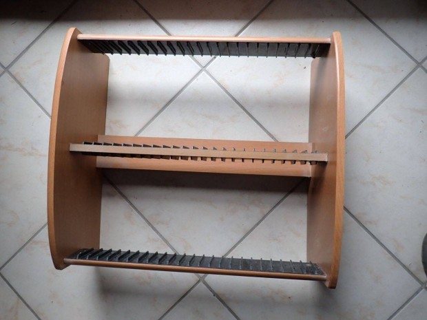 Fali polc, video kazetta tart�