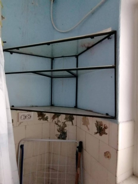 Falipolc egyedi f�mv�zas sarokpolc �tl�tsz� polcokkal