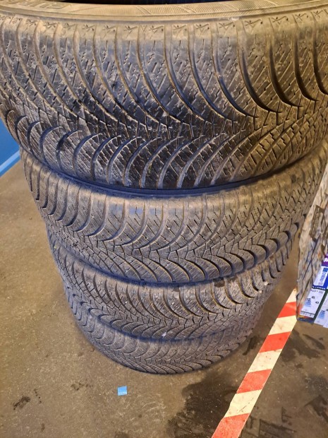 Falken 205/55 r16 tli gumi szett