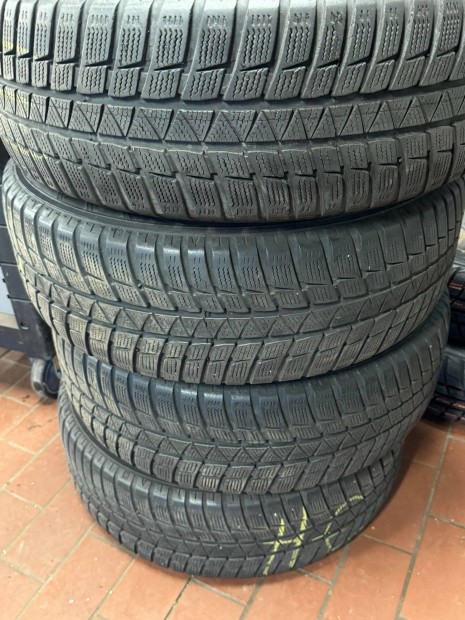 Falken 215/60 R16 téli gumi garnitúra 215 60 16