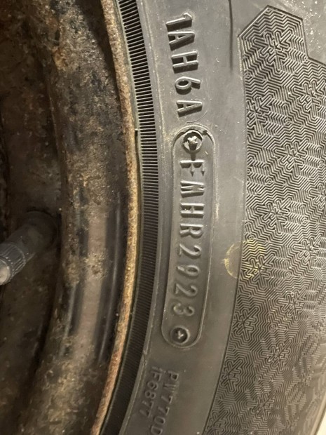 Falken 225/55 R16 Télikerék garnitúra