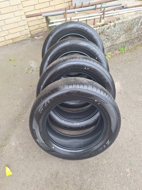 Falken 235/60 R18 gumiabroncs szett (4db)