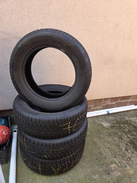 Falken 235/60 R18 téli gumi 4db