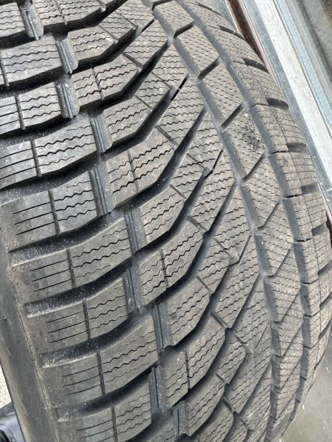 Falken 255/35r19 téligumi eladó