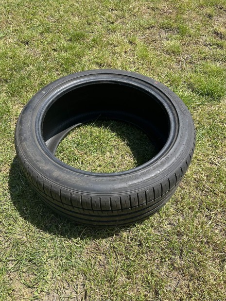 Falken 255/40 R18-as nyári gumi