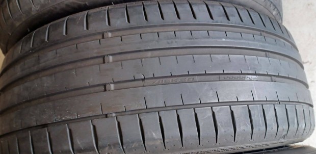 Falken Azenis FK520 225/45 R19 nyri gumik 75e./4db