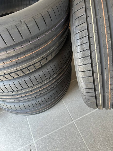 Falken Azenis FK520 235/55 R18