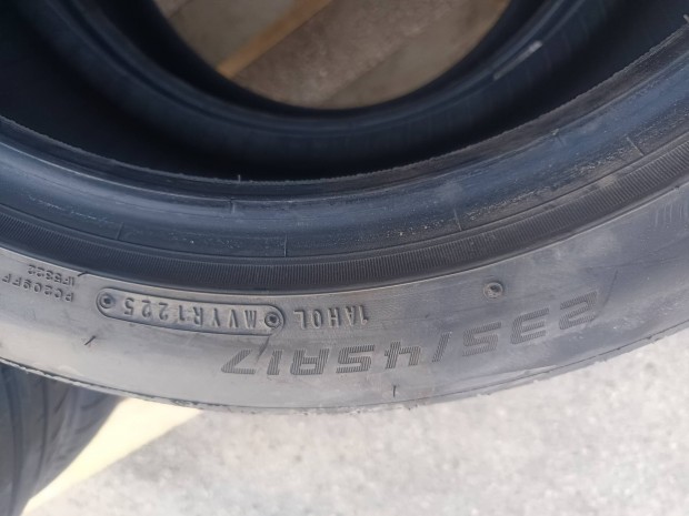 Falken Azenis Fk520 235/45r17 ny�ri gumi szett