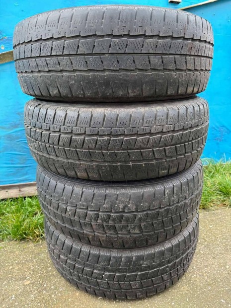 Falken Eurowinter 205/65-15C tligumi garnitura