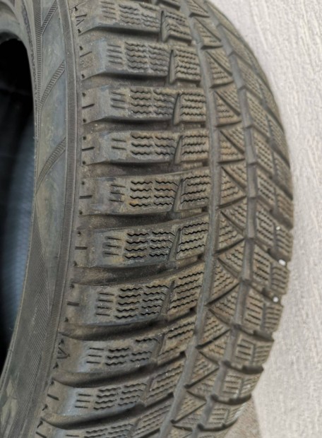Falken Eurowinter HS449 225/55 R17 101V XL haszn�lt j� �llapot� gumi