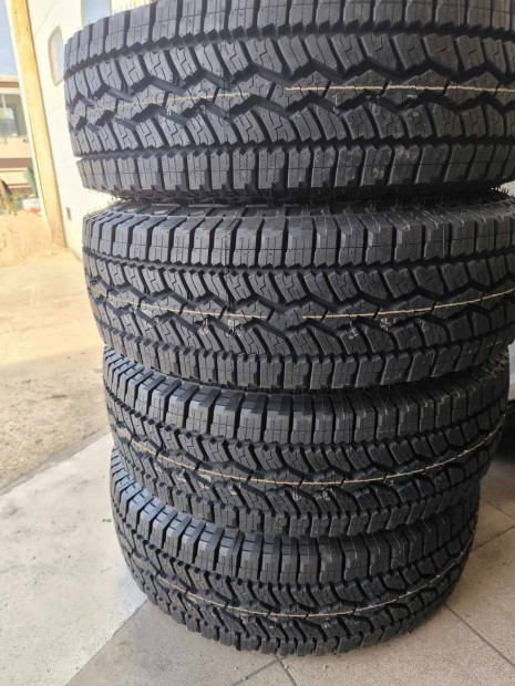 Falken Wildpeak A/T3WA 225/75 R16 ngyvszakos gumi garnitra