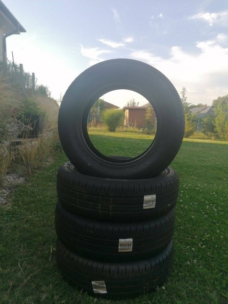 Falken nyári gumi szett, 205/65 R16