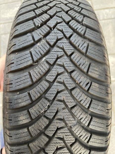 Falken tligumi 215/65 r17