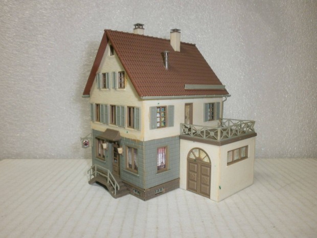 Faller - csal�di h�z / kis vend�gl� - 1:87 - ( C-33)