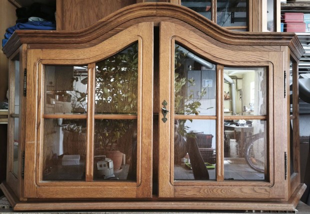 Falra akaszthat�, vitrines szekr�ny