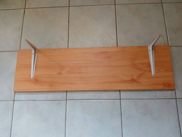 Falra szerelhető polc 100x28 cm tartókkal Zalaegerszeg