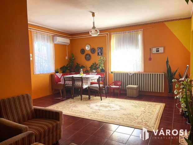 Falusi �let, 2 h�z �s munkalehet�s�g egyben