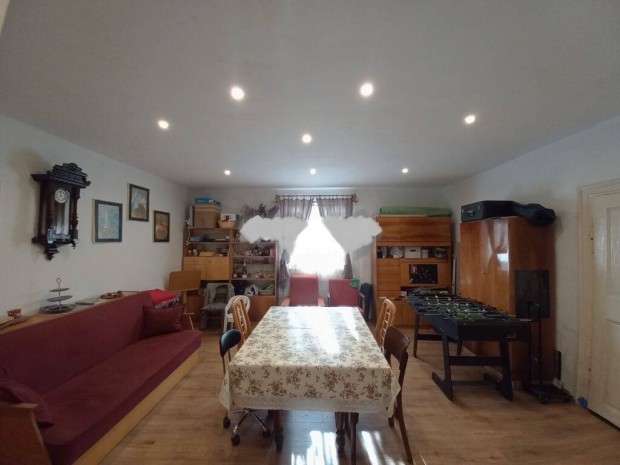 Falusi porta, csal�di h�z