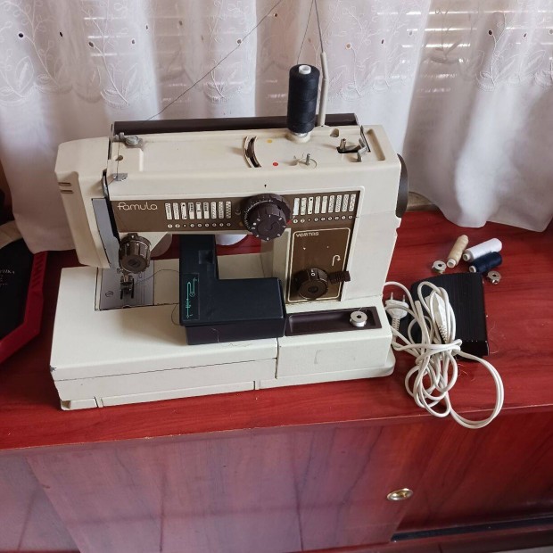 Famula varrógép