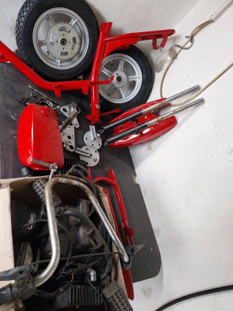 Fantic lei 50 minimotor alkatreszek.