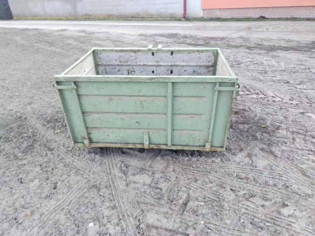 Far l�da traktorra, sz�ll�t� l�da