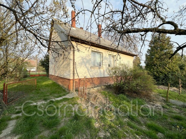 Far�d 1981-ben �p�lt 3 szob�s massz�v h�z elad�