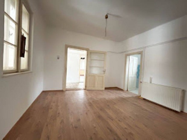 Far�d�n elad� csal�di h�z