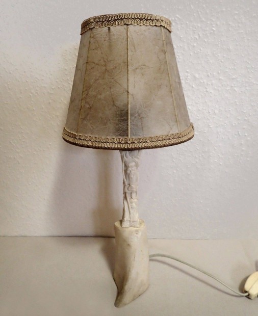 Faragott knai csont figura talp asztali lmpa antik lmpaerny