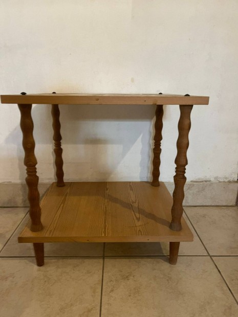 Faragott l�b� polc elad� !