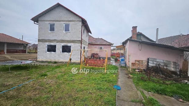 Farmosi 126 nm-es h�z elad�