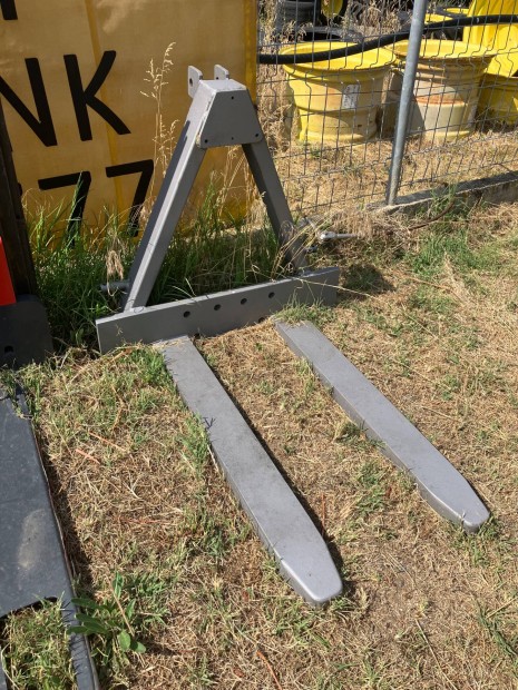 Farvilla emelővilla 1 m-es villával traktor hátuljára