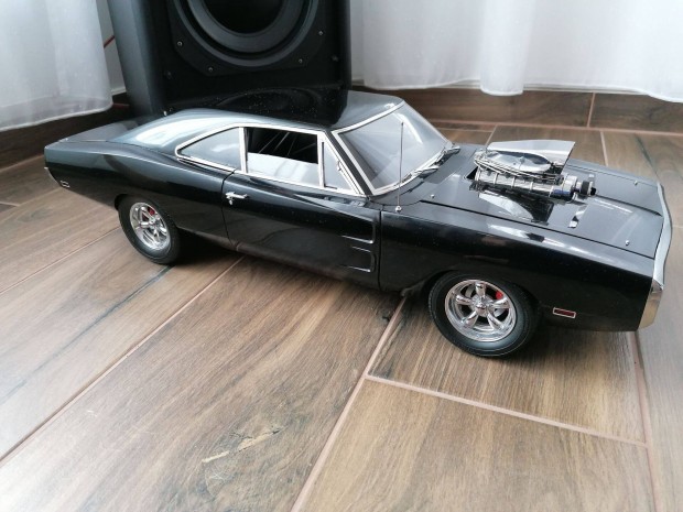 Fast and Furious Dodge Charger 1969 1:8-as modell aut elad!
