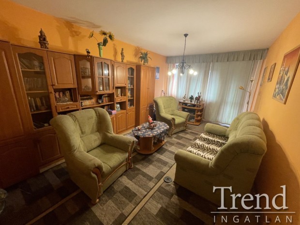 F�y Andr�s utc�ban k�t szob�s, erk�lyes, fel�j�tand� lak�s elad�!