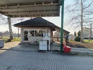 Fedezze fel Szakm�r �zleti lehet�s�geit  ide�lis ingatlan v�r �nre!