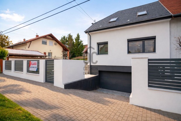 Fedezze fel �lmai otthon�t Budapest sz�v�ben - 4 szob�s h�z  v�r �nre!