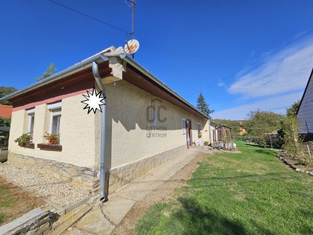 Fedezze fel �lmai otthon�t C�k sz�v�ben  2 szob�s autentikus h�z v�rj