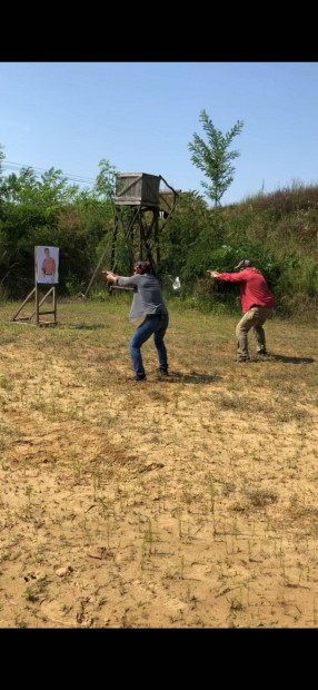 Fegyveres kivonul� j�r�r