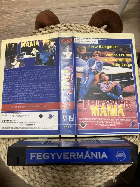 Fegyvermnia vhs m