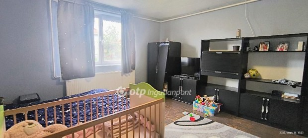 Fegyverneki 70 nm-es h�z elad�