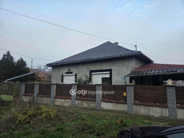 Fegyverneki 71 nm-es h�z elad�