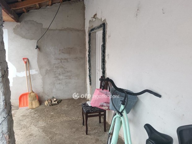 Fegyverneki elad� 76 nm-es h�z