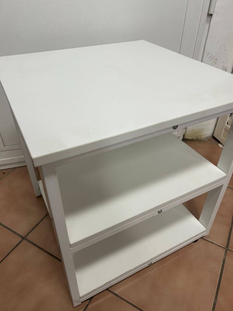 Feh�r 3 szintes kisasztal