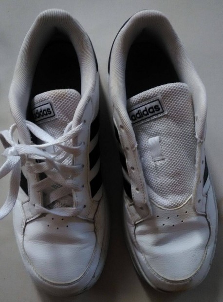 Fehér Adidas cipő 37,5 használt de használható