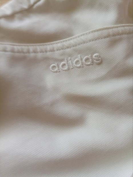Fehér Adidas zsebes rövidnadrág