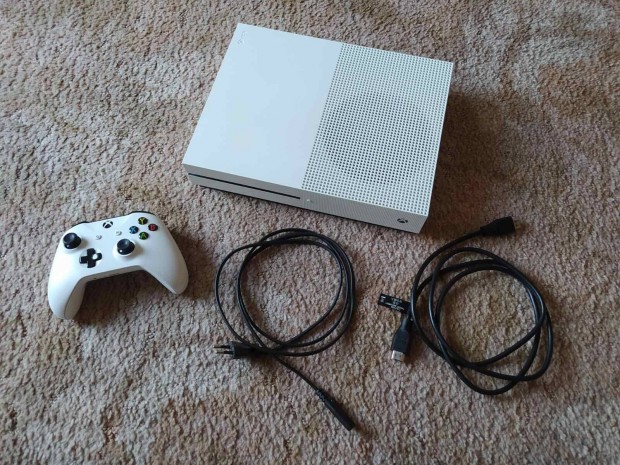 Fehér Xbox One S konzol